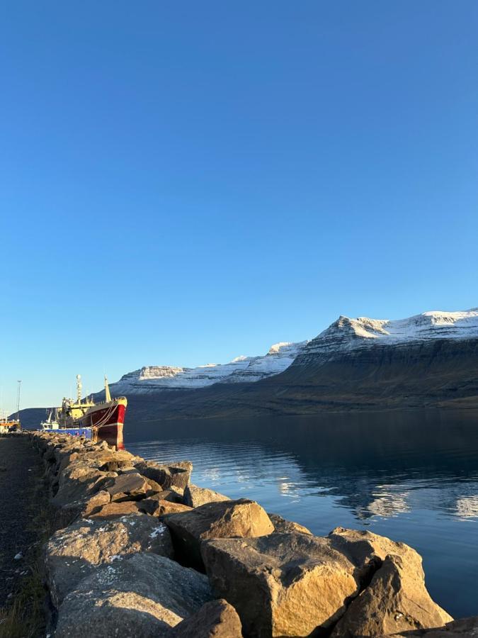 Reydarfjordur Taergesen Guesthouse מראה חיצוני תמונה