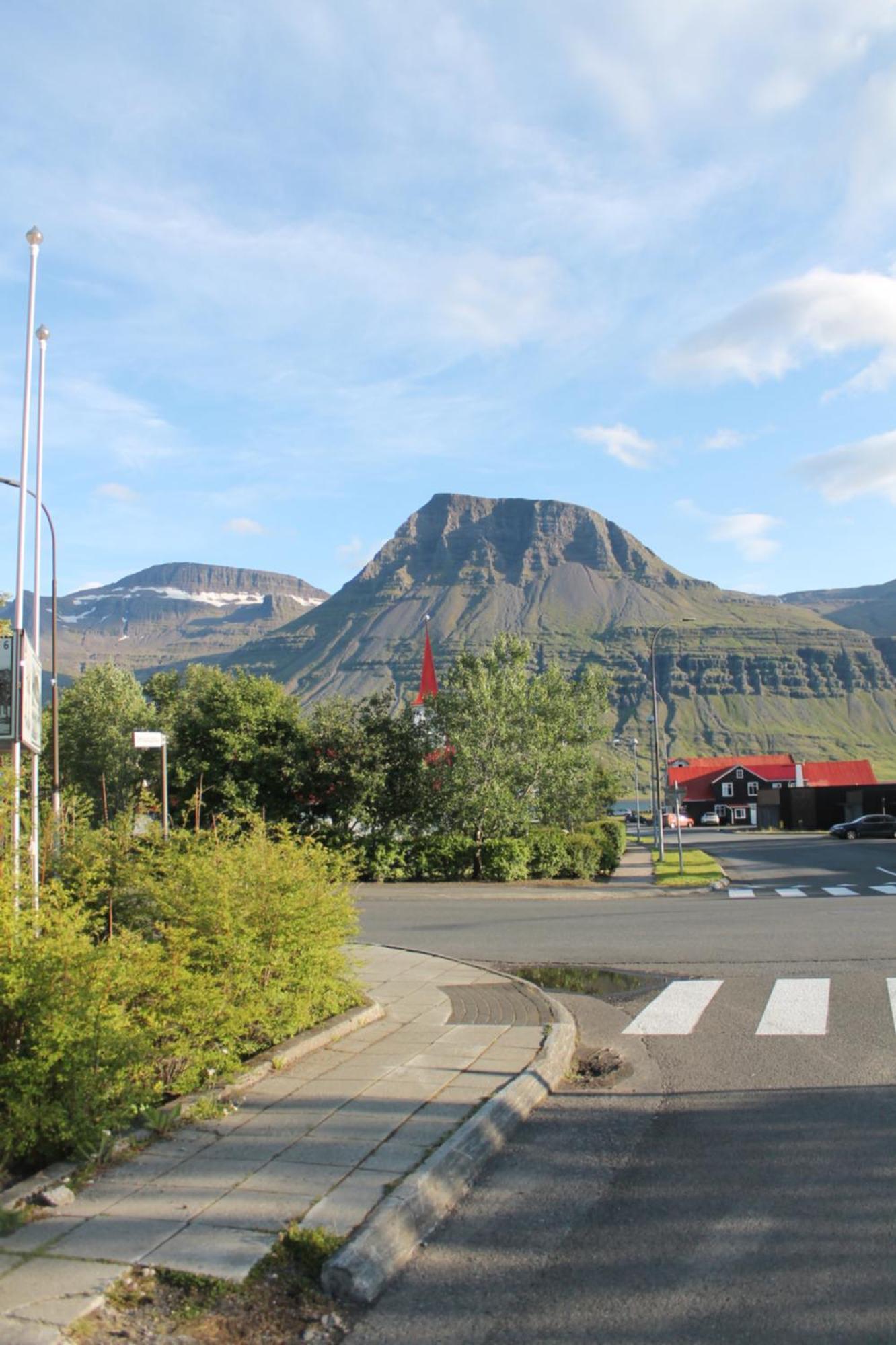 Reydarfjordur Taergesen Guesthouse מראה חיצוני תמונה